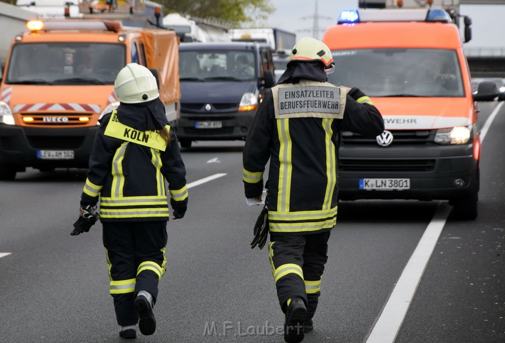 VU Auffahrunfall A 3 Rich Oberhausen kurz vor AS Koeln Dellbrueck P175.JPG - Miklos Laubert